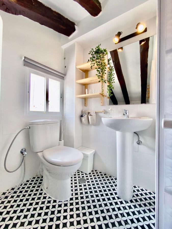 Charming Gran Via Attic Apartment Madrid Bagian luar foto
