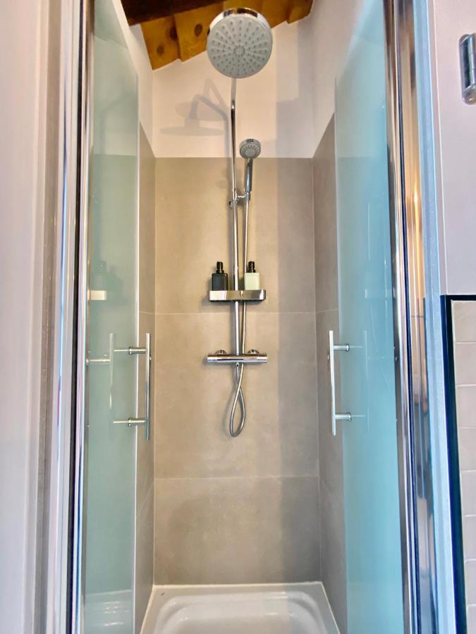 Charming Gran Via Attic Apartment Madrid Bagian luar foto